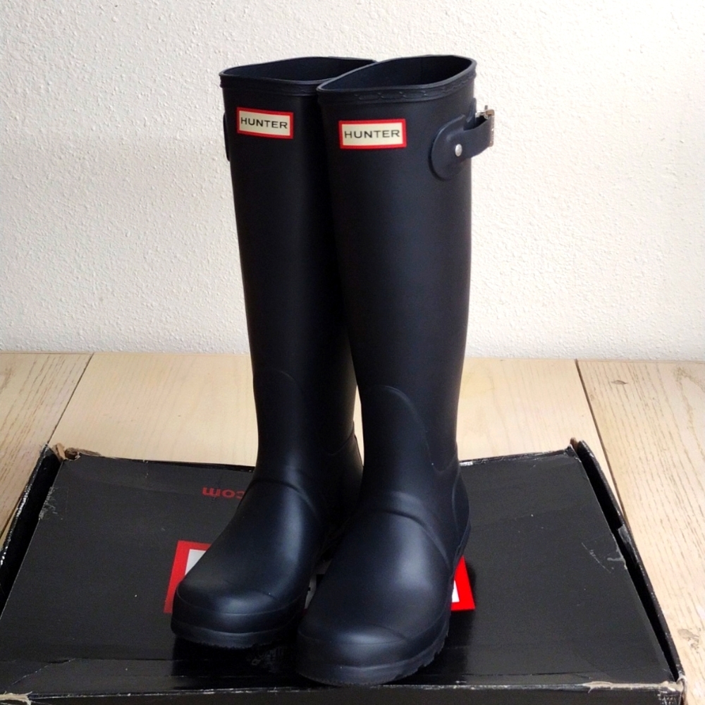 HUNTER ORIGINAL TALL RAIN BOOTS!